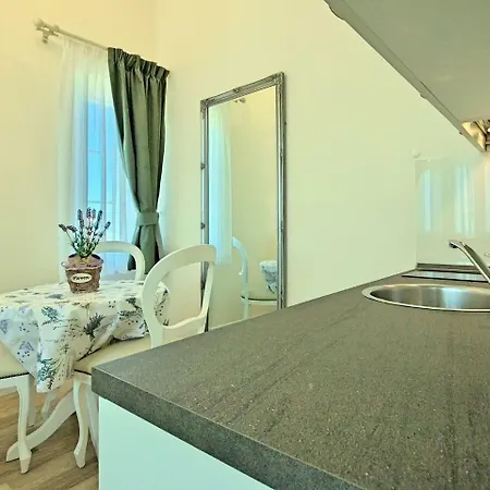 Apartment Perla Di Mare 4 *